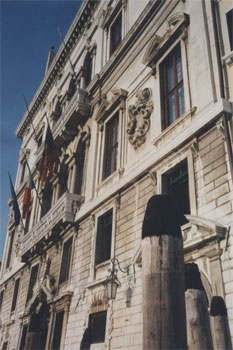 Palazo Ferro-Fini, a Venezia, sede del Consiglio Regionale che, el 28 marzo 2007, ga aprovà la lege de "tutela, valorizzazione e promozione del patrimonio linguistico e culturale del Veneto".