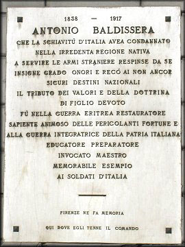 Lapide murà su la faciata de la Caserma intitolà a Baldissera, sul lungarno Pecori Giraldi, a Firenze.