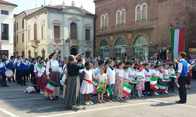 El “Corpo Bandistico Città di Lendinara” a le celebrassion del 2 giugno 2015, in colaborassion col Gruppo Risorgimentale e con la Scola Elementare.