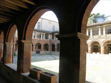 El claustro (chiostro) del monastero de S. Piero a Vicensa.