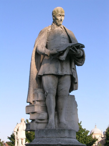 Statua del leterato Giovanni Francesco Mussato, in Prato de la Vale.