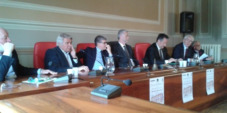 Le autorità presenti a la cerimonia de premiassion: da sx, Fabbris, Carlotto, Ancetti, Stivan, Ciambetti, Pretto e Righi.