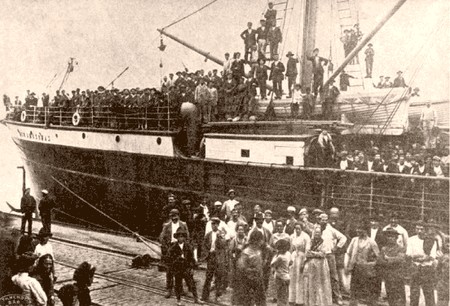 Sbarco de emigrati a Porto de Santos.