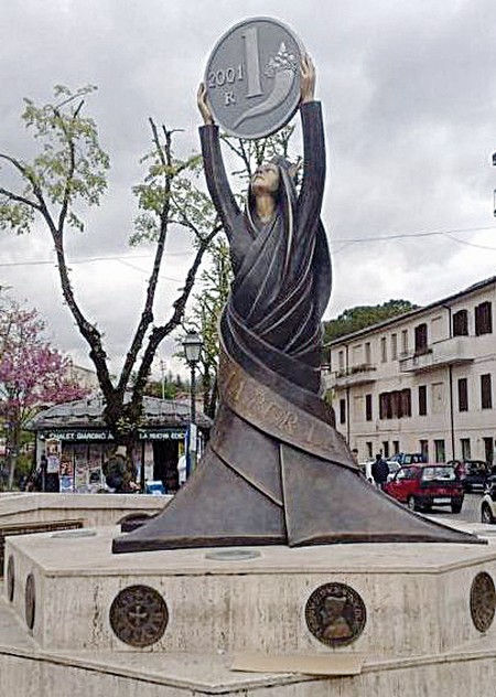 Monumento alla Lira, in Piazza Cavour, a Rieti.