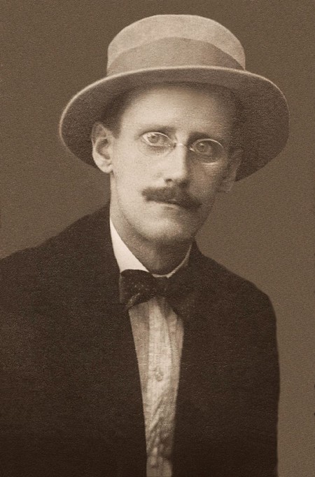 L'irlandese James Joyce nel 1915.