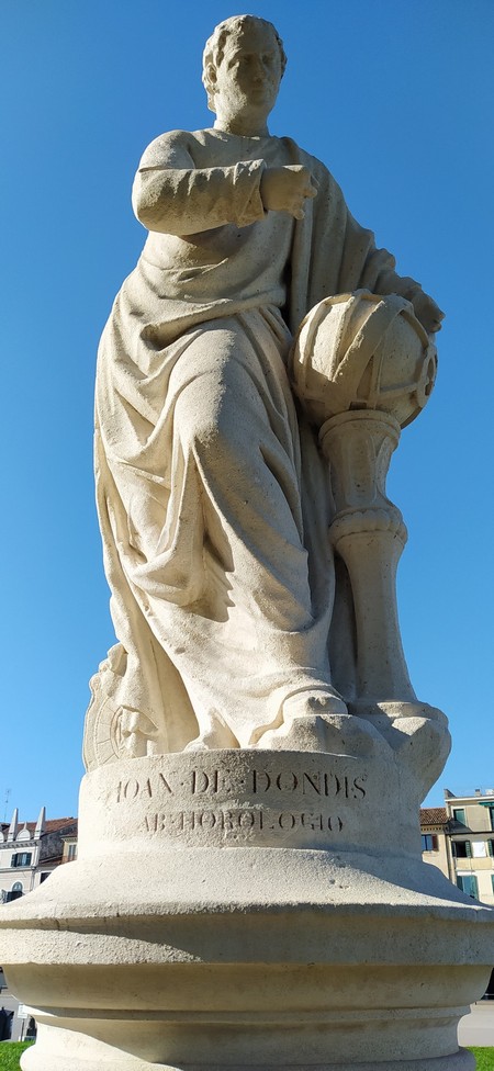 Statua de Giovanni Dondi dall'Orologio (1330-1388), in Pra’ de la Vale, a Padova.