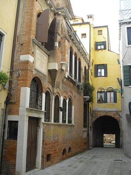 La corte Rotta a Santa Maria Mater Domini.